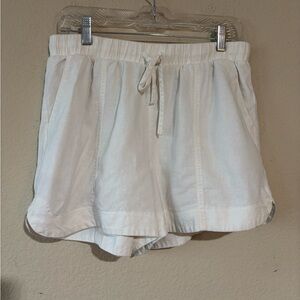 Universal Thread Shorts
Womens Sz M White Linen Blend Relaxed Pull On Drawstring